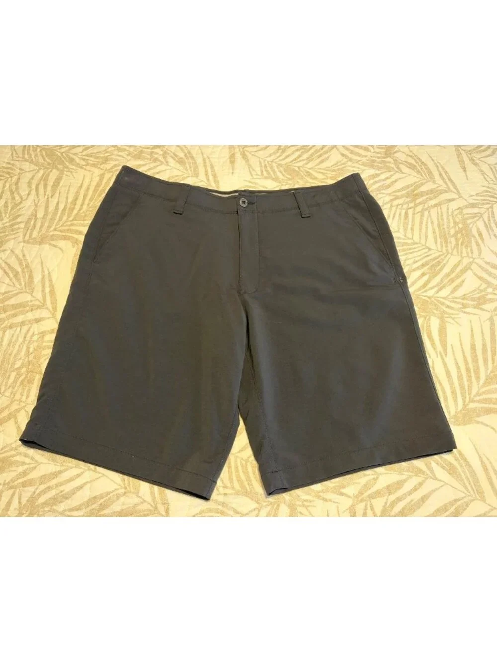 Under Armour Mens HeatGear Loose Fit Black Shorts Size 40 Nylon Blend